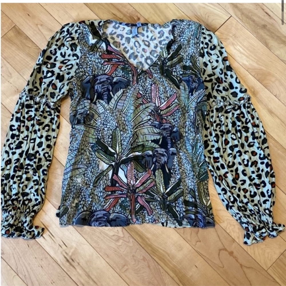 Anthropologie Blank London Elephant Palm Leaves
Leopard print sleeve shirt small